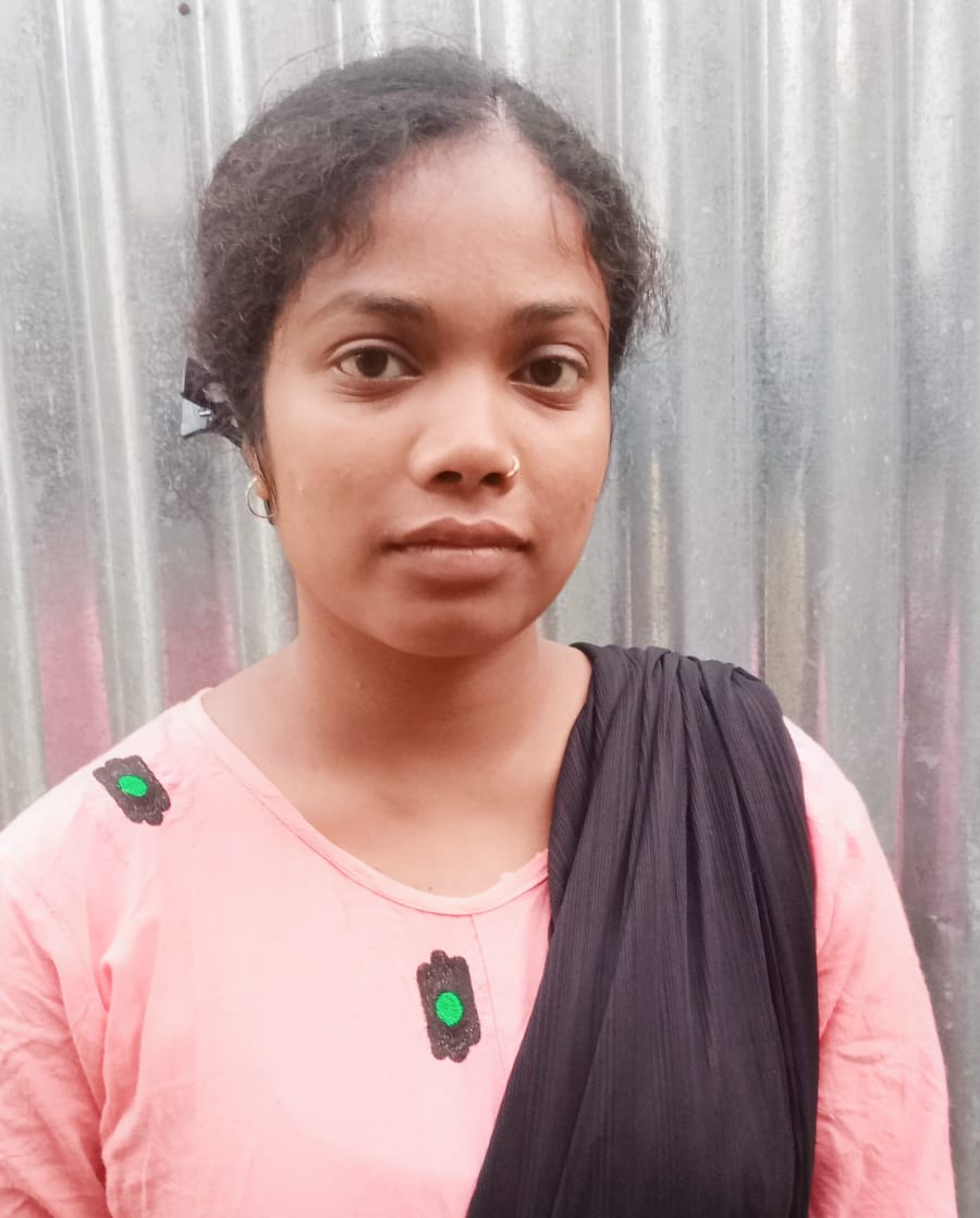 অভাবকে জয় করে উচ্চ মাধ্যমিকে সফল মেঘা
